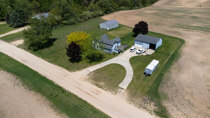 Property Photo: 812 E Yale Road MI 49452