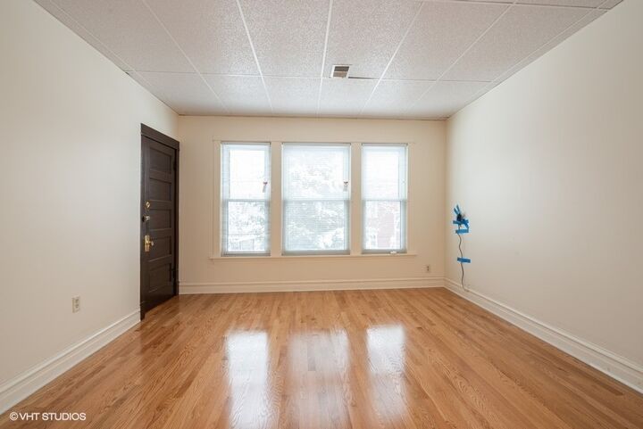 Property Photo: 4124 N Campbell Avenue 2 IL 60618