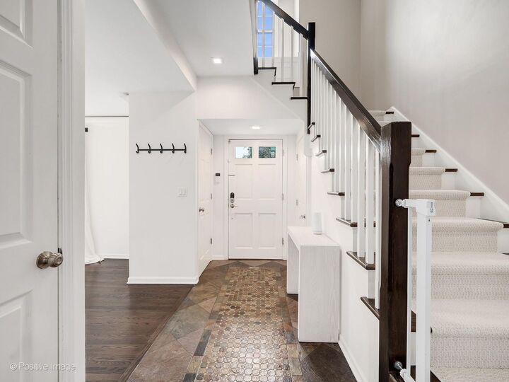 Property Photo:  828 S Cambridge Avenue  IL 60126 