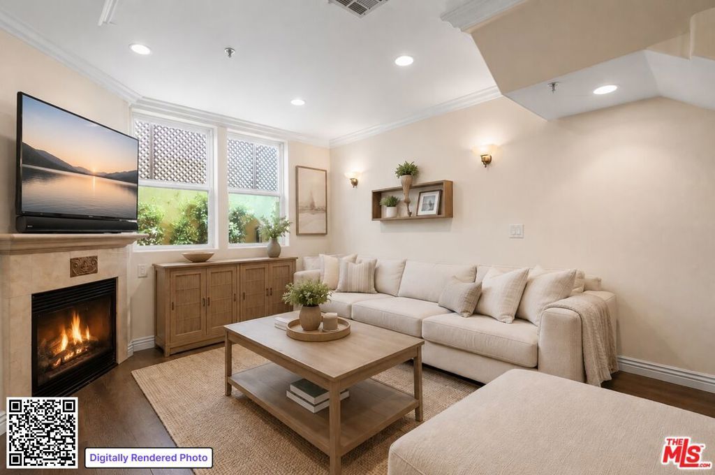 Property Photo:  1050 N Edinburgh Avenue 103  CA 90046 