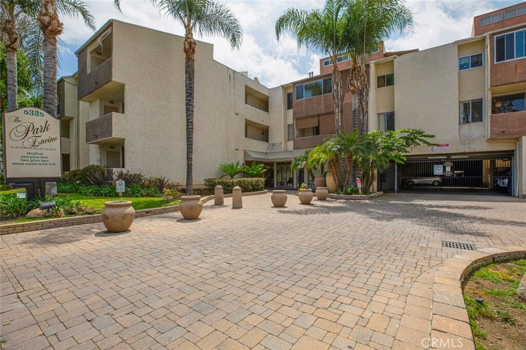 Property Photo:  5325 Newcastle Ave. 322  CA 91316 