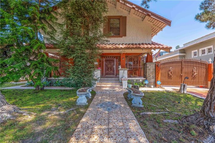 Property Photo:  128 N St Andrews Place  CA 90004 