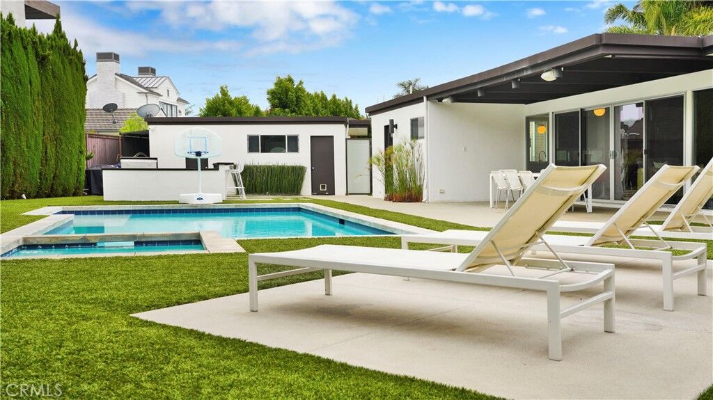 Property Photo:  2000 Nautilus Lane  CA 92660 