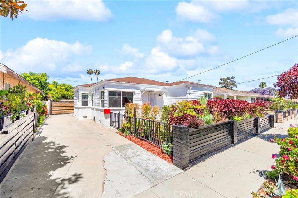 Property Photo: 1477 Lemon Avenue CA 90813
