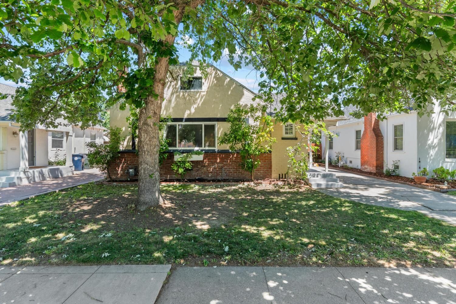 Property Photo:  5049 8th Avenue  CA 95820 