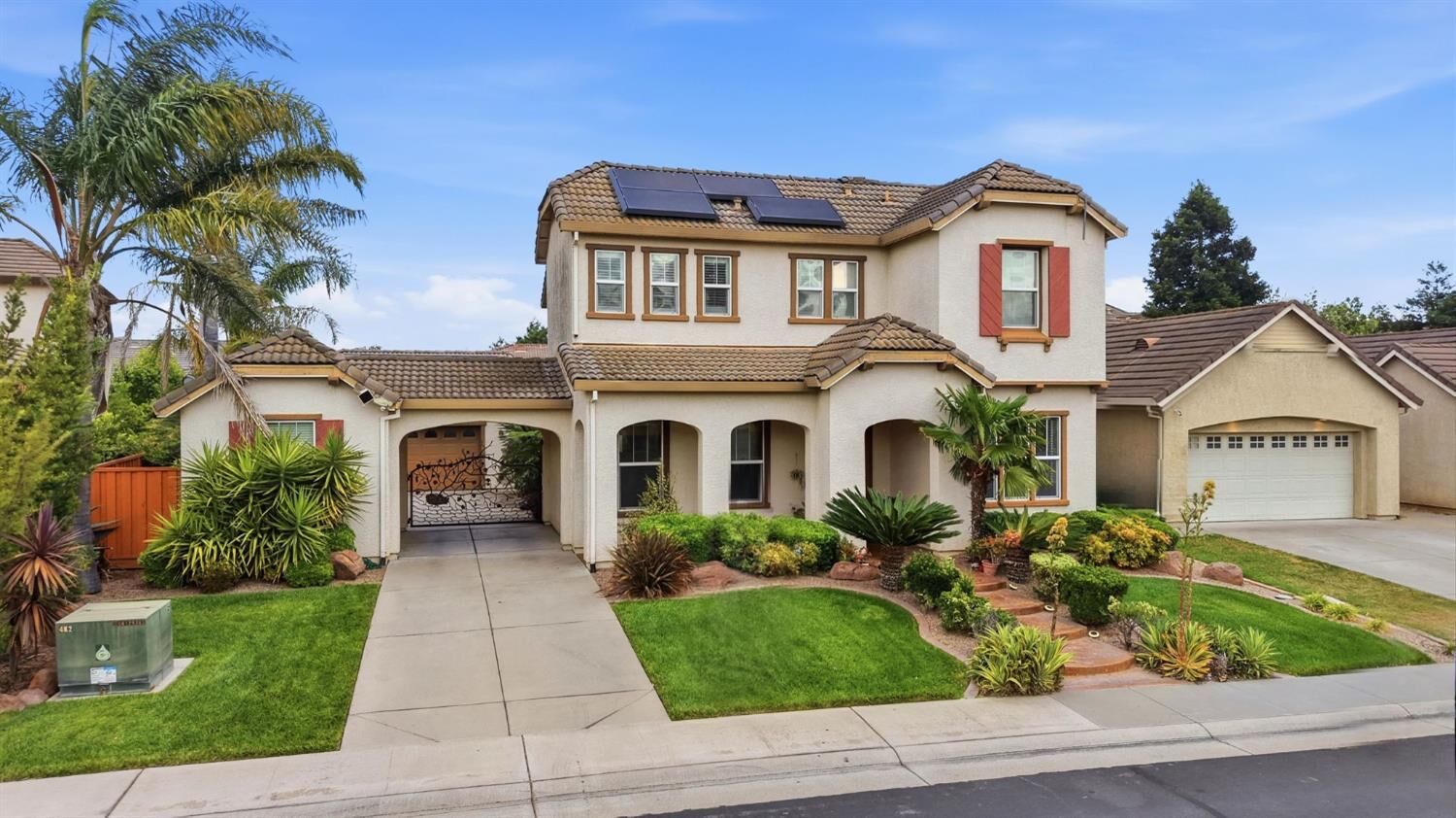 Property Photo:  10413 Danichris Way  CA 95757 
