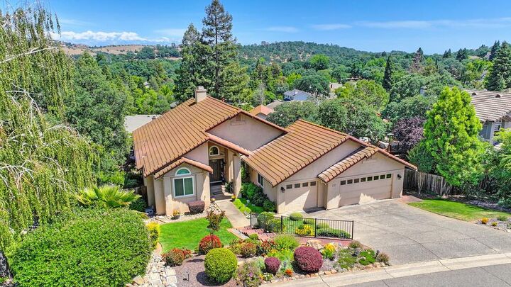 Property Photo: 1915 Sapphire Way CA 95762