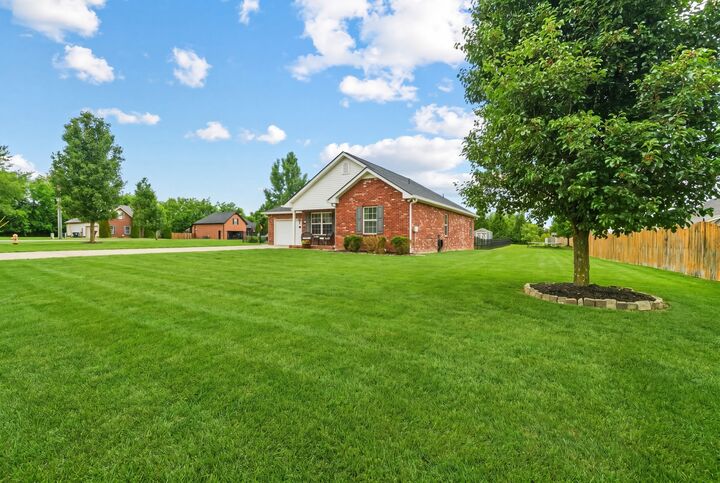 Property Photo:  1118 Clay Ct  TN 37128 