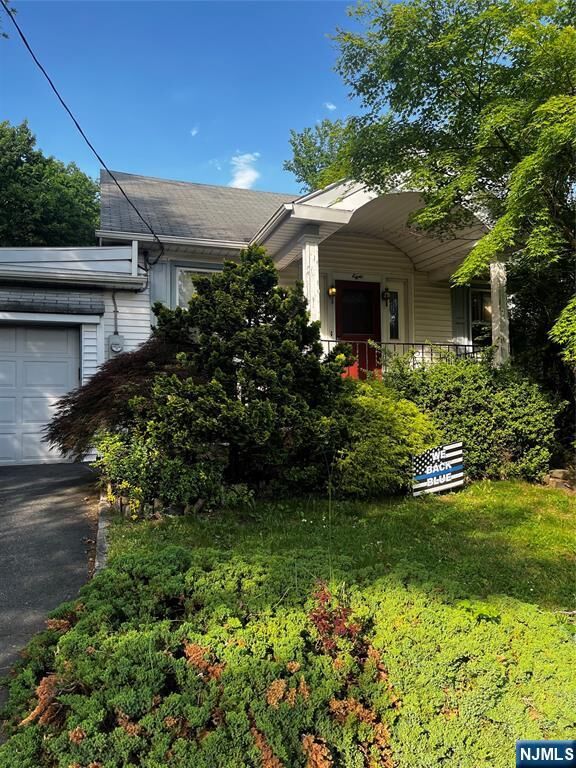 Property Photo:  8 Beach Road  NJ 07044 
