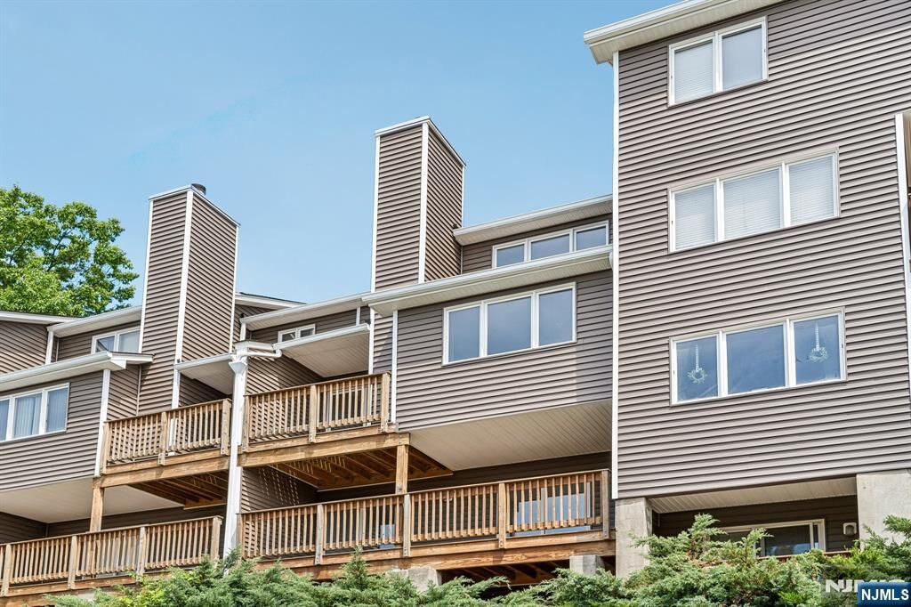 Property Photo:  304 Heights Drive 3  NJ 07508 