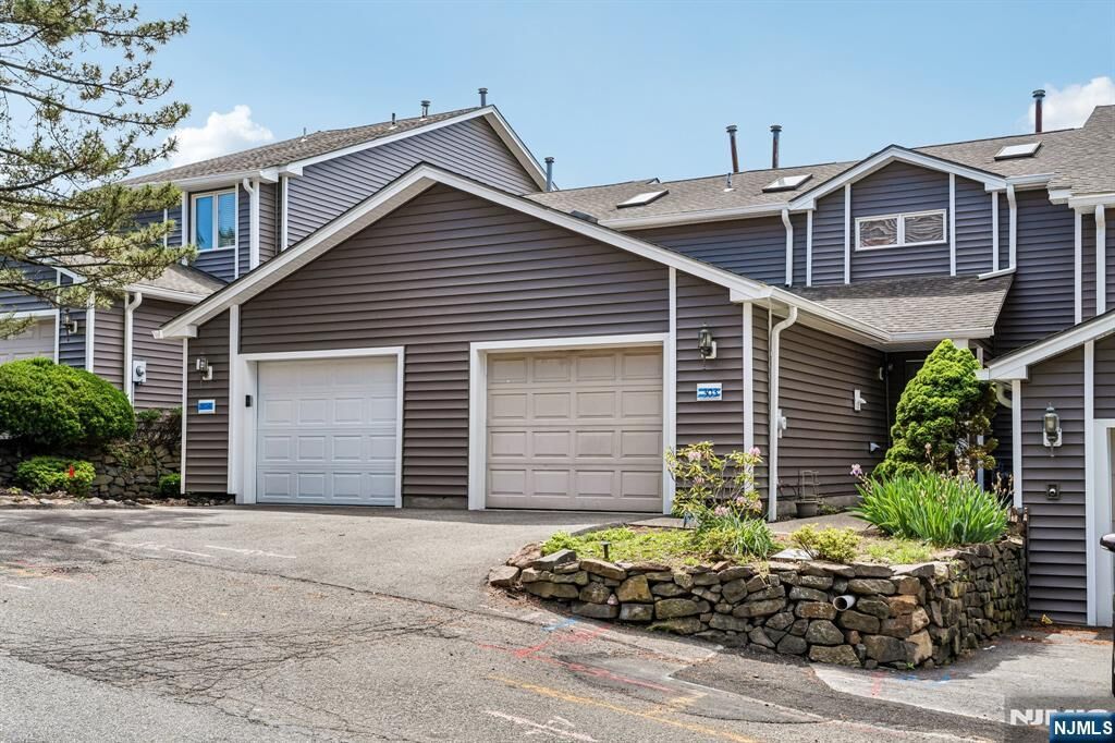 Property Photo:  304 Heights Drive 3  NJ 07508 