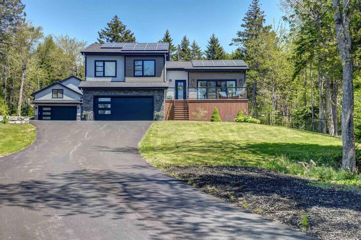 Property Photo: 723 McCabe Lake Drive Indigo Shores NS B4E 0N7