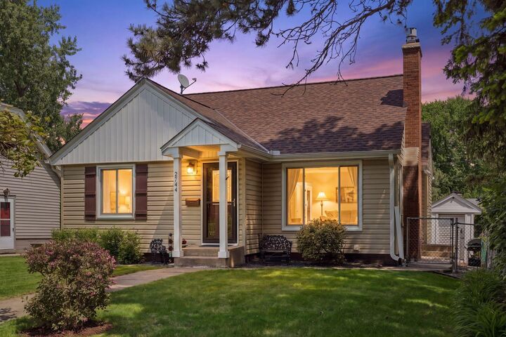 Property Photo:  2744 Zenith Avenue N  MN 55422 