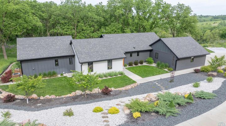 Property Photo:  4800 Boulevard Drive  IA 51104 