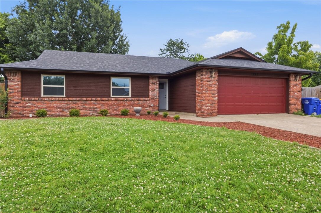 Property Photo:  1815 K Street  AR 72756 