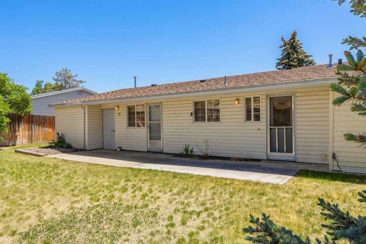 Property Photo:  10405 Preddy Avenue  OR 97603 