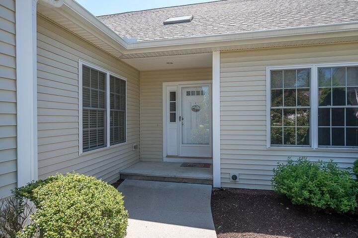Property Photo:  7 Blossom Tree Drive 7  MA 01545 