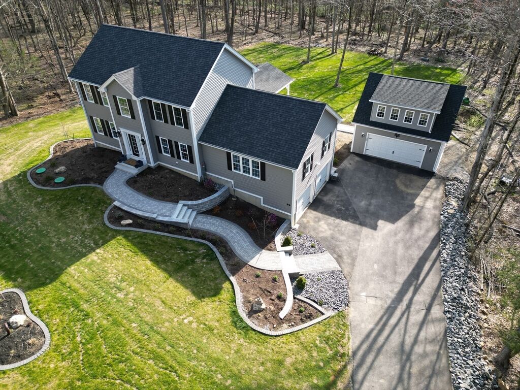 Property Photo:  99 Glenwood Pl Ext  MA 01543 