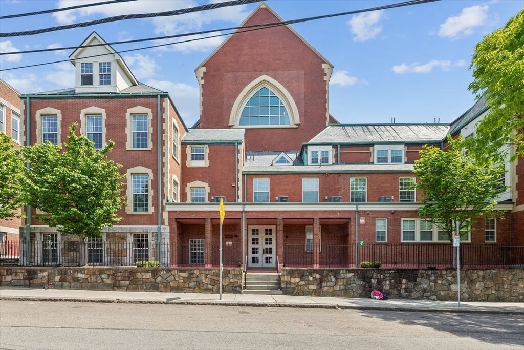 Property Photo:  225 Dorchester Street 27  MA 02127 