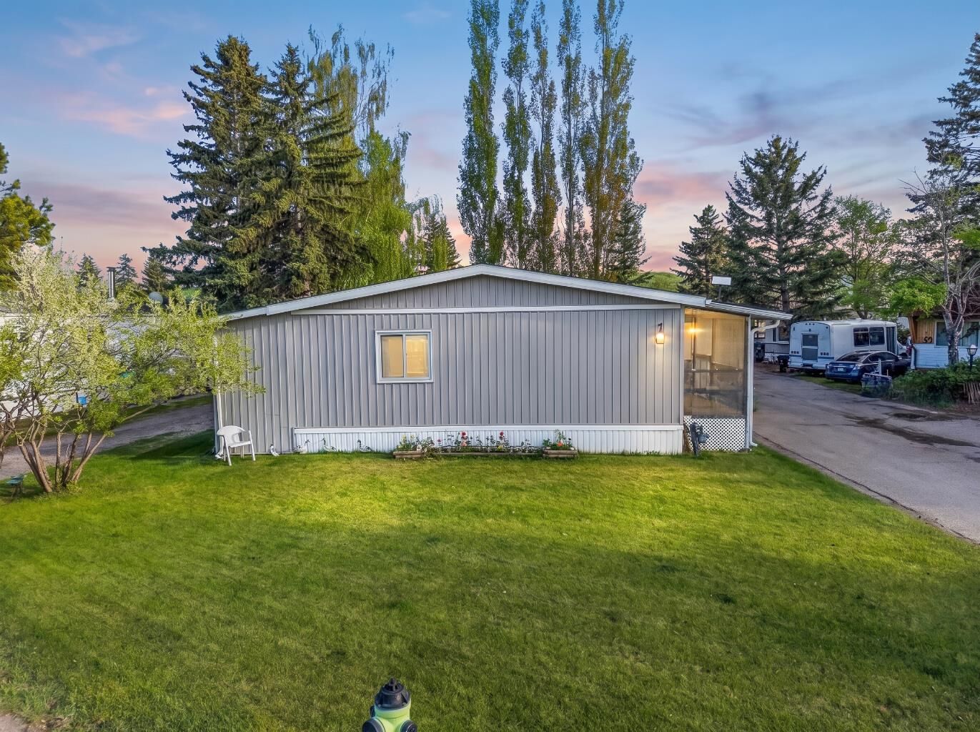 Property Photo:  3223 83 Street 1  AB T3B 5M7 