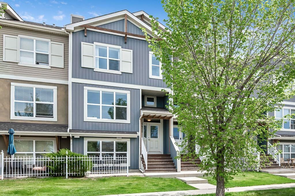 Property Photo: 10 Auburn Bay Avenue SE 1410 AB T3M 0P6