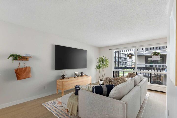 Property Photo:  3519 49 Street NW 17  AB T3A 2E1 