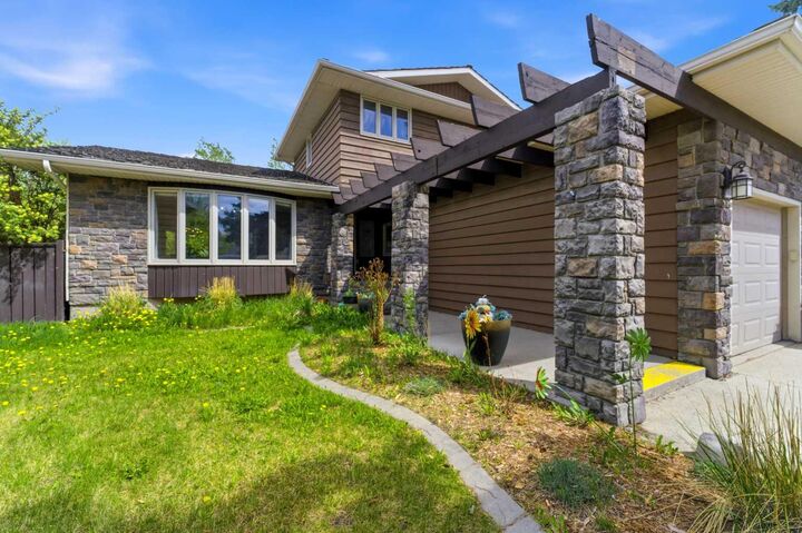 Property Photo: 36 Varsity Estates Court NW AB T3B 5B1