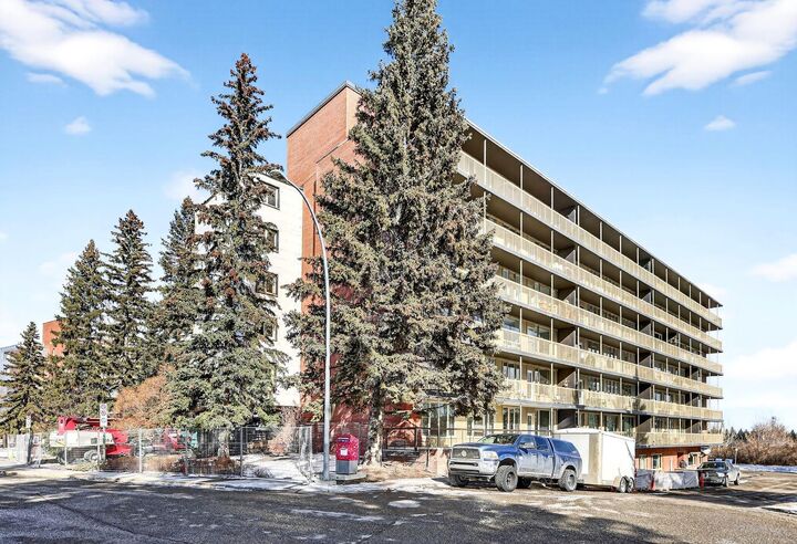 Property Photo:  3316 Rideau Place SW 401  AB T2S 1Z4 