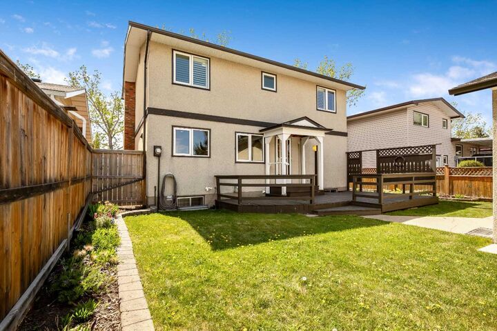 Property Photo: 6011 Norfolk Drive NW AB T2K 5J7