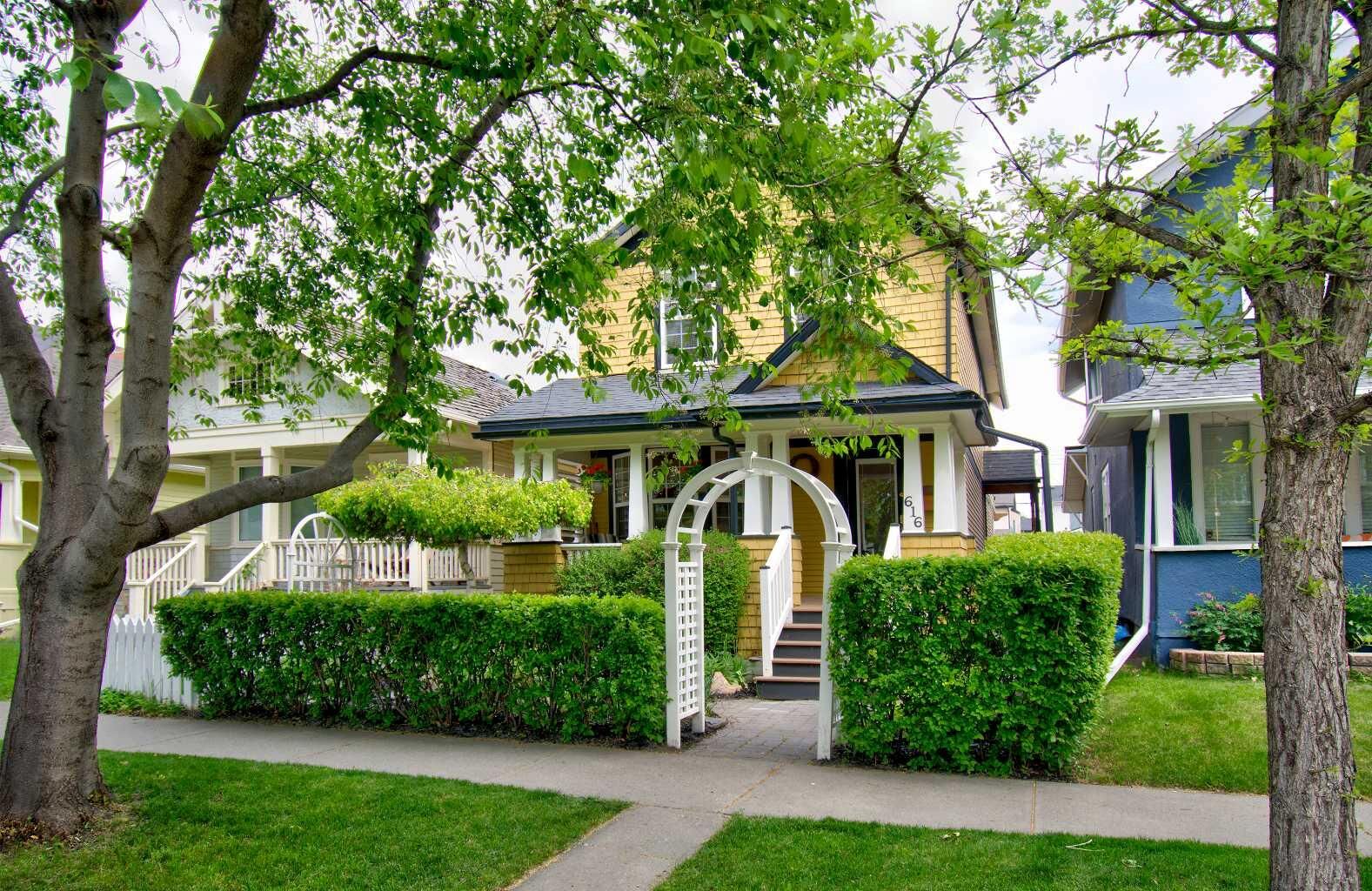Property Photo:  616 9 Avenue NE  AB T2E 0W3 
