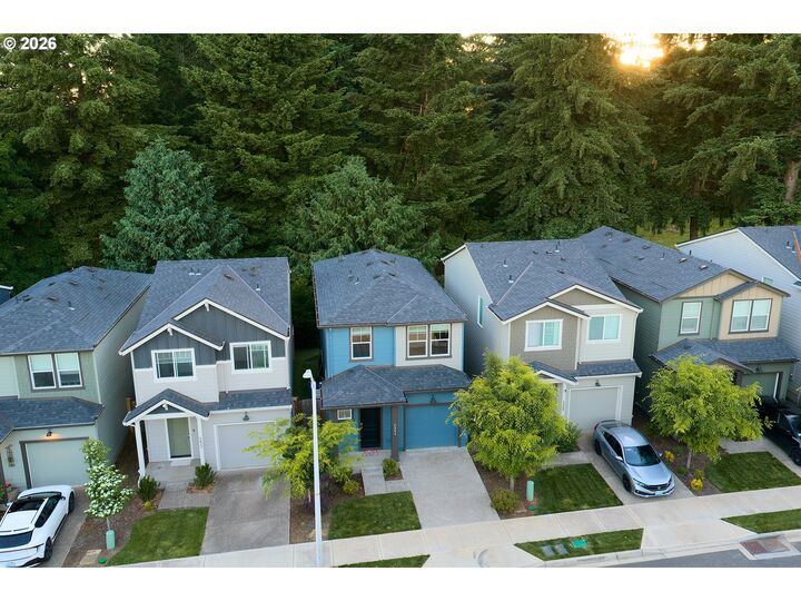 Property Photo:  5904 NE 80th Ct  WA 98662 