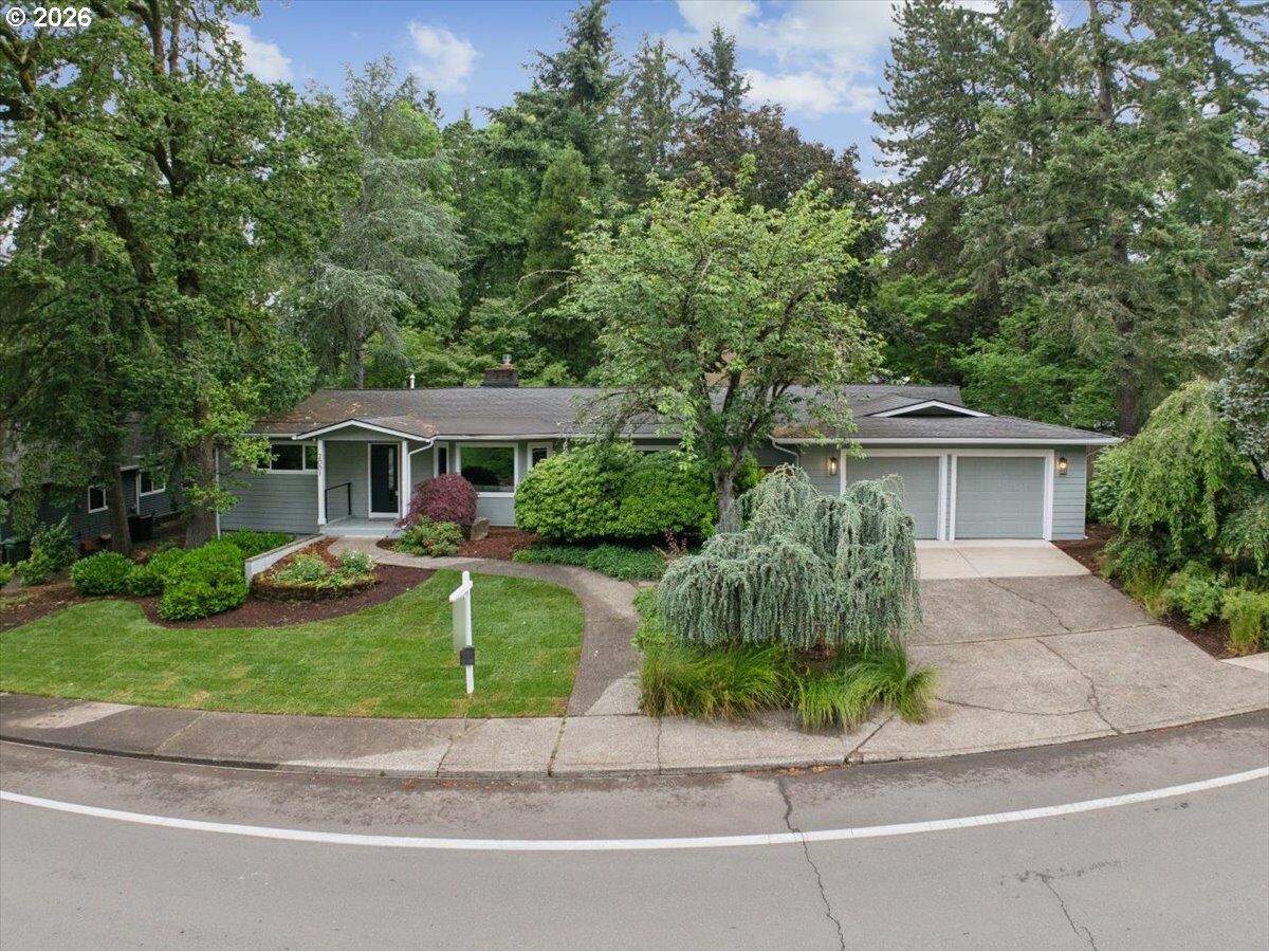 Property Photo:  2001 Greentree Rd  OR 97034 