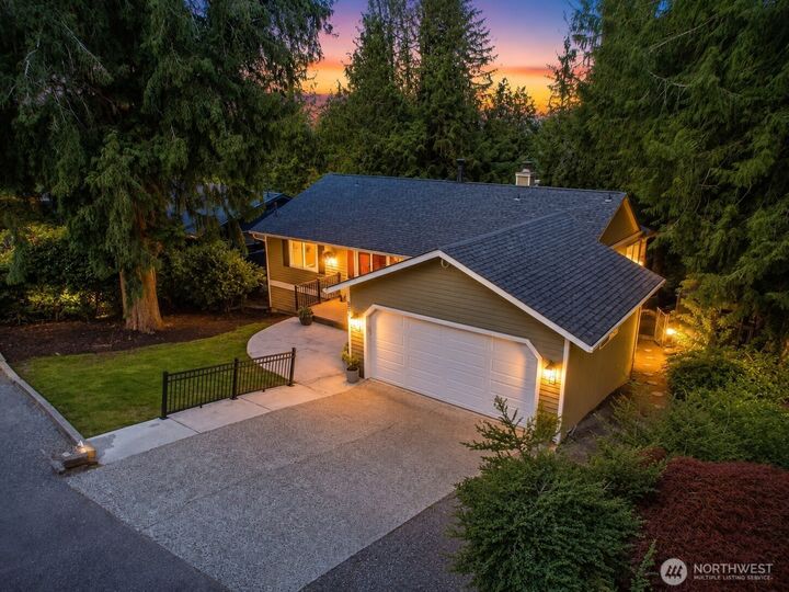 Property Photo:  895  Highwood Drive SW  WA 98027 