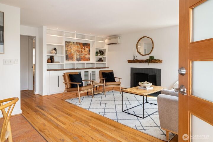 Property Photo:  7264  27th Avenue NE  WA 98115 
