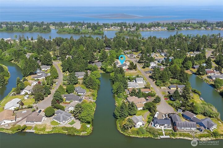 Property Photo:  647  Skamokawa Court SE  WA 98569 