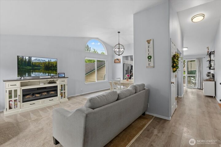 Property Photo:  421  Rainbow Place  WA 98290 