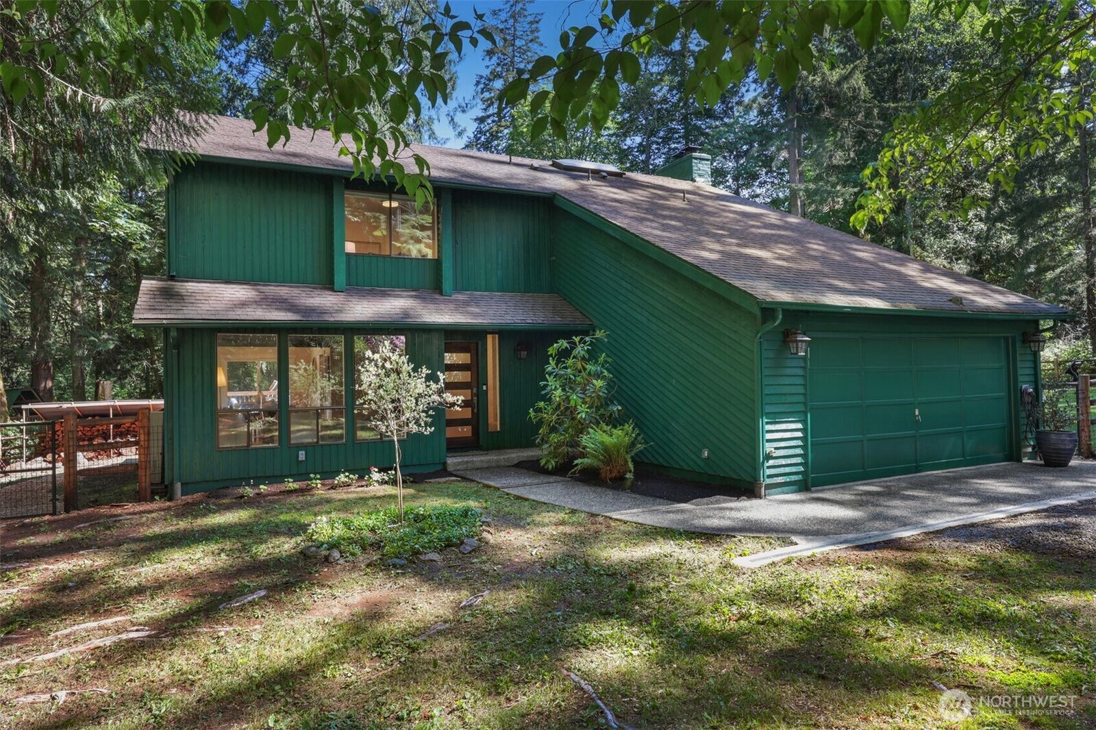 Property Photo: 6955 NE Hidden Cove Road WA 98110