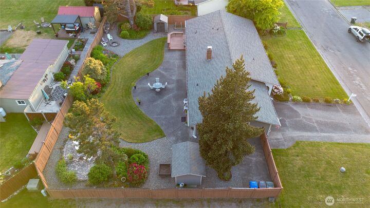 Property Photo: 230 E Hawthorne Place WA 98362