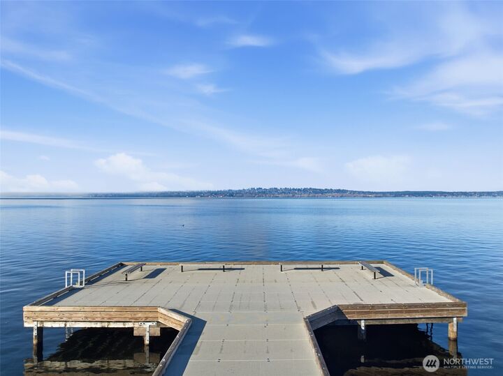 Property Photo: 515 S Lake Street 204 WA 98033