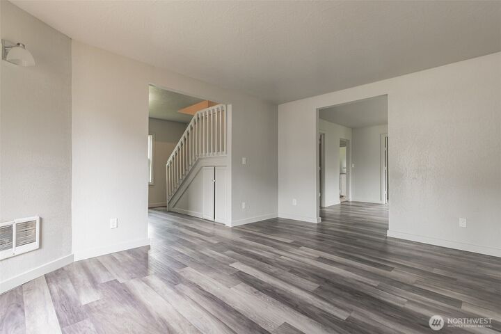 Property Photo:  820 N 1st Avenue  WA 98626 