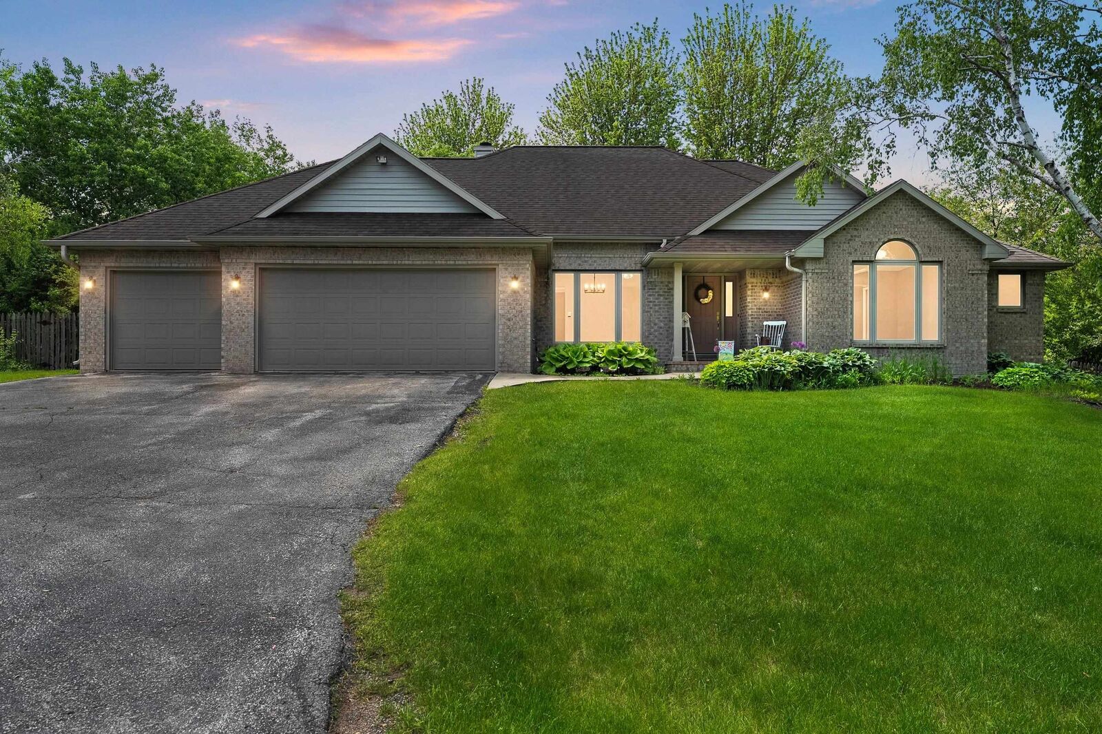 Property Photo:  4410 Flagstone Court  WI 54115-9240 