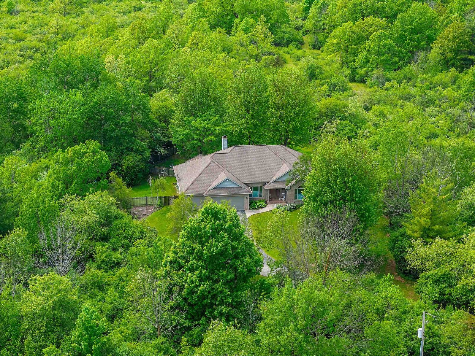 Property Photo: 4410 Flagstone Court WI 54115-9240