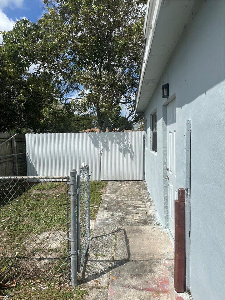 Property Photo:  6541 Miramar Parkway  FL 33023 