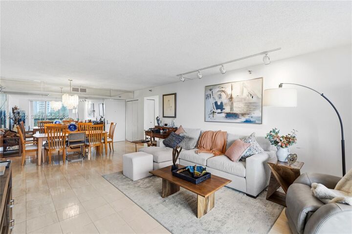 Property Photo: 19195 NE 36th Ct 502 FL 33180