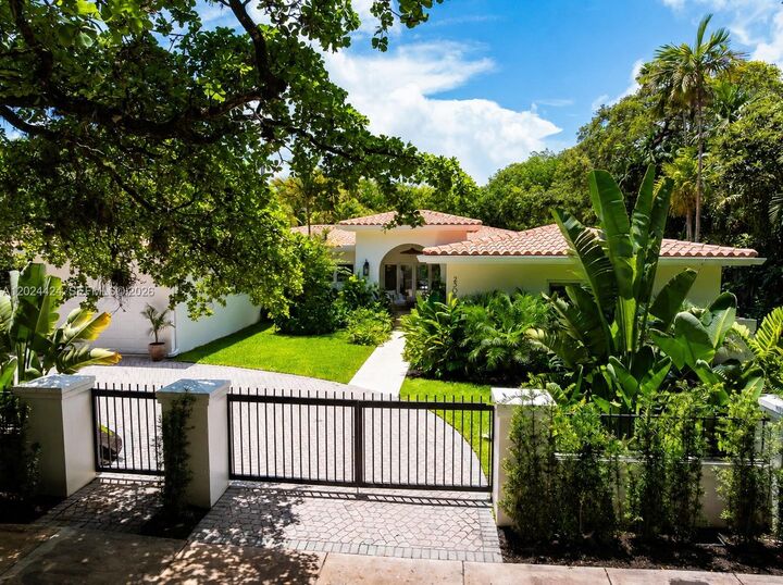 Property Photo: 2508 Anderson Rd FL 33134