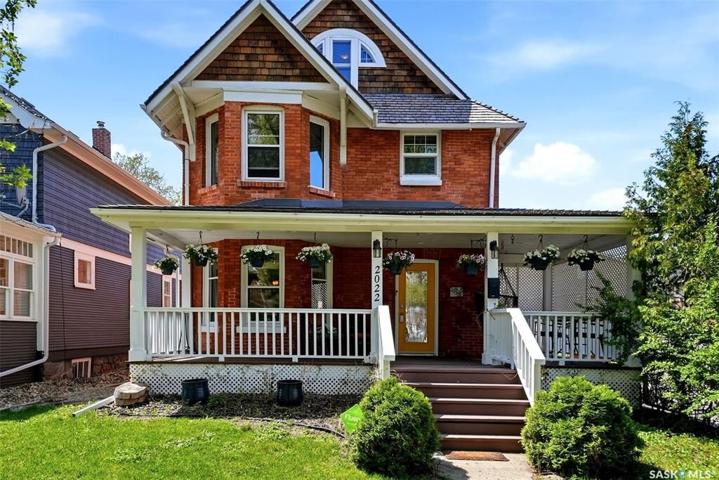 Property Photo: 2022 Retallack Street SK S4T 2K2
