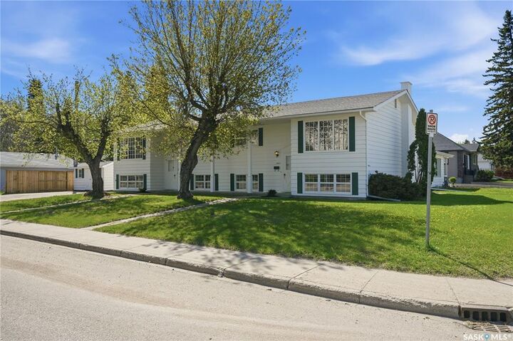 Property Photo:  1901 William Avenue  SK S7J 1A1 