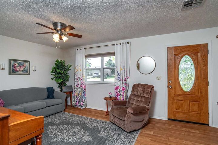 Property Photo: 801 W Seminole Drive OK 74075