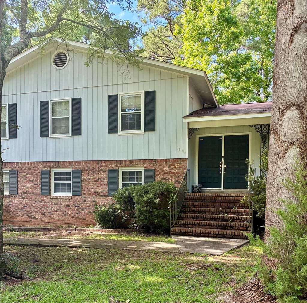 Property Photo:  1304 Burbank St.  AL 36303 