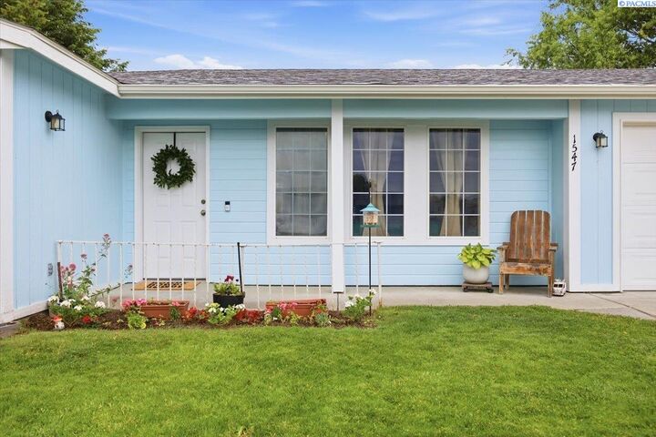 Property Photo:  1547 13th St.  WA 99320 